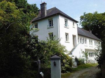 Gîte pour 2 personnes, avec vue ainsi que vue sur le lac et jardin à Carhaix-Plouguer