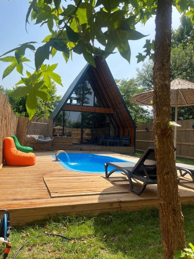Villa für 5 Personen, mit Garten und Balkon sowie Whirlpool und Pool in Sapanca