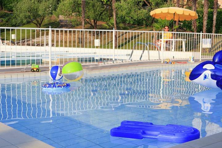 Ferienwohnung für 6 Personen, mit Balkon/Terrasse und Terrasse sowie Whirlpool und Garten in Garda - 3