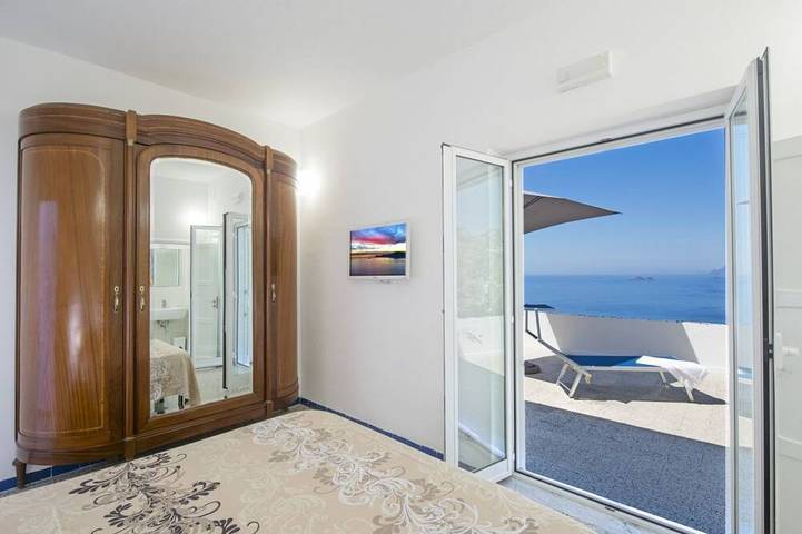 Ganze Wohnung, Schüchterner Praiano mit Blick auf Capri und Positano in Gavitella beach, Praiano