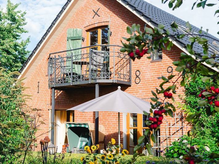 Ferienhaus für 2 Personen, mit Balkon und Balkon/Terrasse sowie Terrasse und Garten in Stadum
