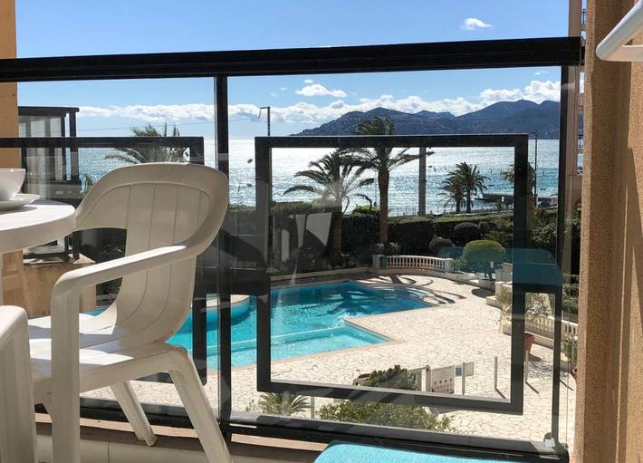 Gîte pour 4 personnes, avec Terrasse et Jardin ainsi que Piscine et Vue dans Office De Tourisme Cannes La Bocca