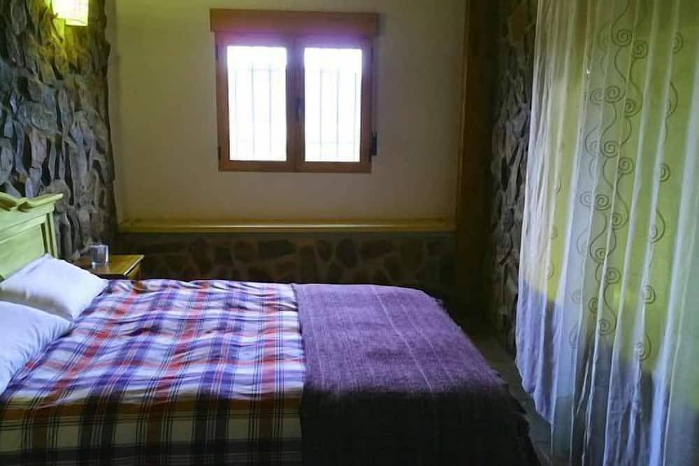 Self catering Casita de montaña con piscina for 4 people in Yecla, Murcia Inland