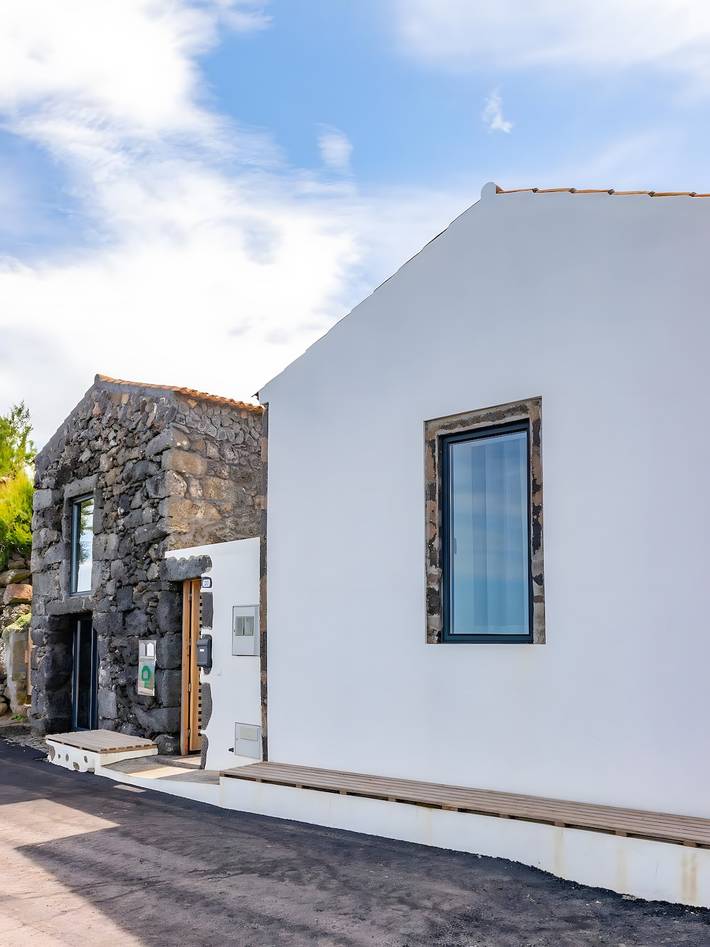 Ferienhaus 'Branca' mit Meerblick, gemeinsamer Terrasse und WLAN in Praia (São Mateus), Insel Graciosa