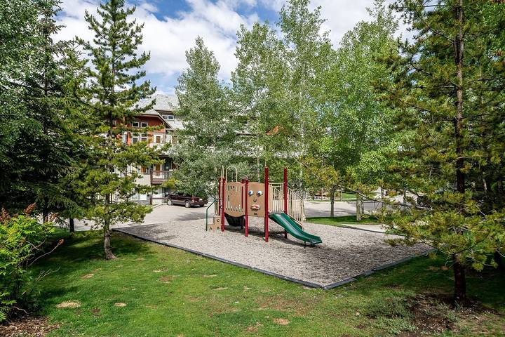 Gîte pour 6 personnes, avec sauna et jacuzzi ainsi que piscine et jardin à Canmore - 2