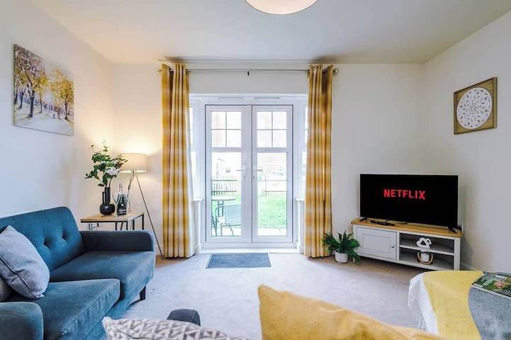 Apartment for 8 people, with Balcony and Garden in Crewe