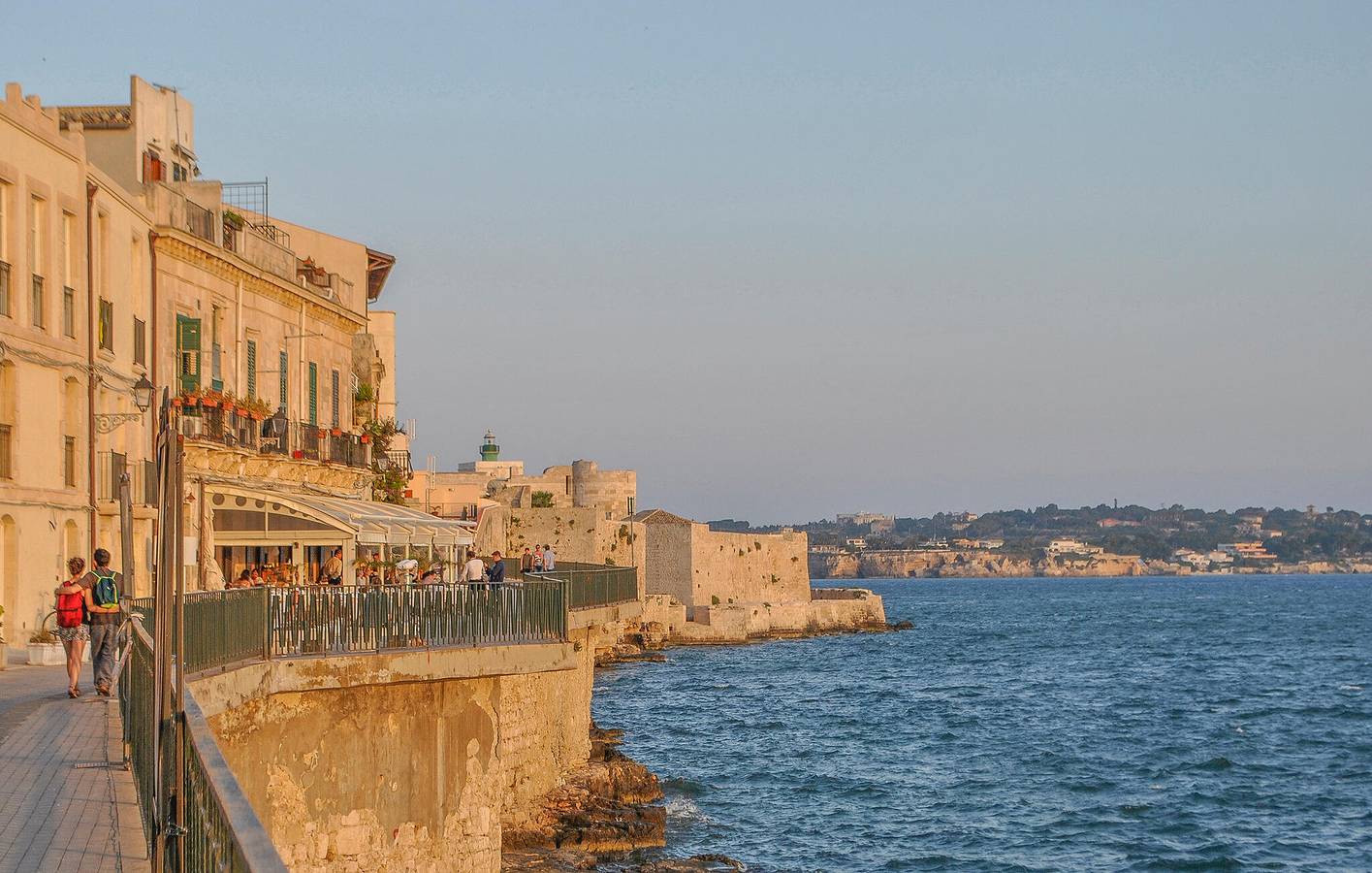 Appartamento chic sulla spiaggia con piscina all'Arenella - a 1000 m di distanza in Siracusa, Siracusa e dintorni