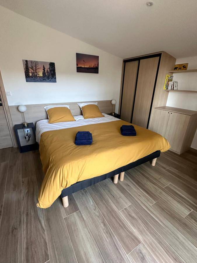 Gîte pour 2 personnes, avec Jardin à Saint-Sorlin-en-Bugey