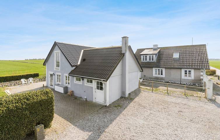 Ferieudlejning for 11 personer, med have og terrasse, husdyr tilladt i Grenaa