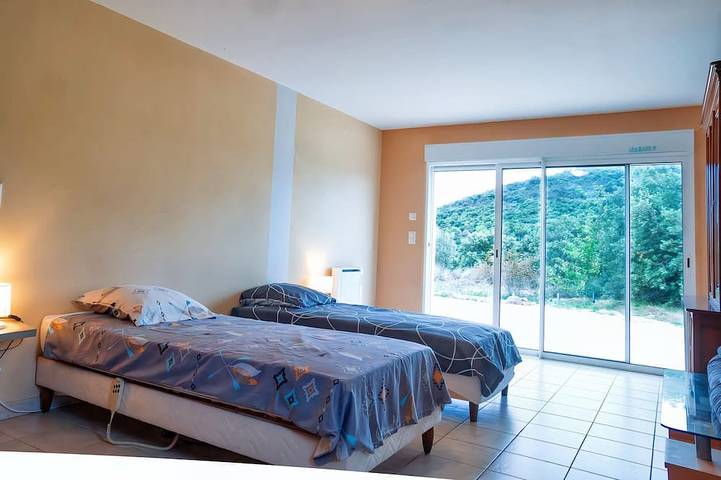 Location de vacances pour 14 personnes, avec jardin et terrasse, animaux acceptés à Saint-Jean-du-Pin - 4