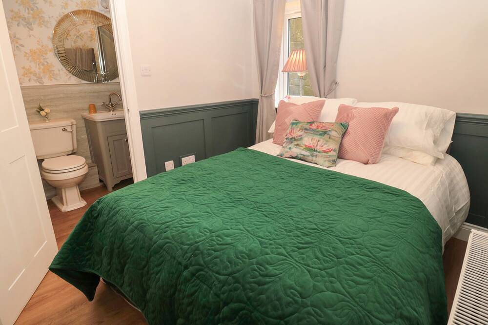 The Vault House, pet friendly, luxury holiday cottage in Bellingham in Bellingham (UK), Kielder Forest Park