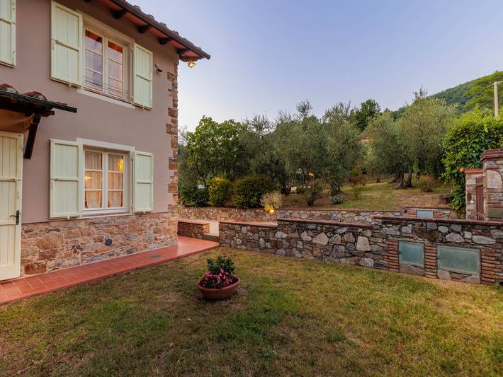 Agriturismo voor 8 personen, with zwembad and balkon as well as tuin, kindvriendelijk in Lucca