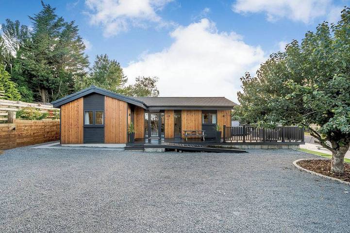 Gîte pour 4 personnes, avec jardin et jacuzzi