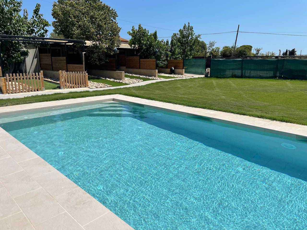 Hel lejlighed, Can Padrosa Mini Loft 3 – Modern Retreat with Shared Pool Near Costa Brava in Riumors, Upper Empordà
