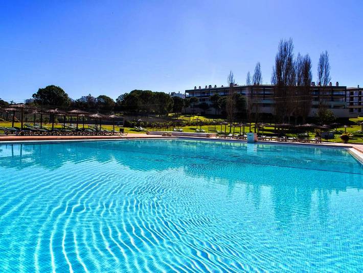 Apartamento para 10 personas, con Balcón y Terraza además de Jardín y Piscina en Meia Praia