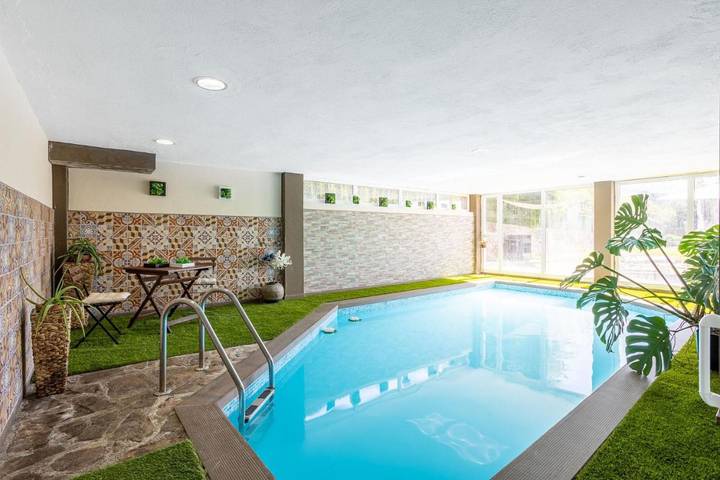 Location de vacances pour 12 personnes, avec vue ainsi que piscine et jardin à Ames - 2