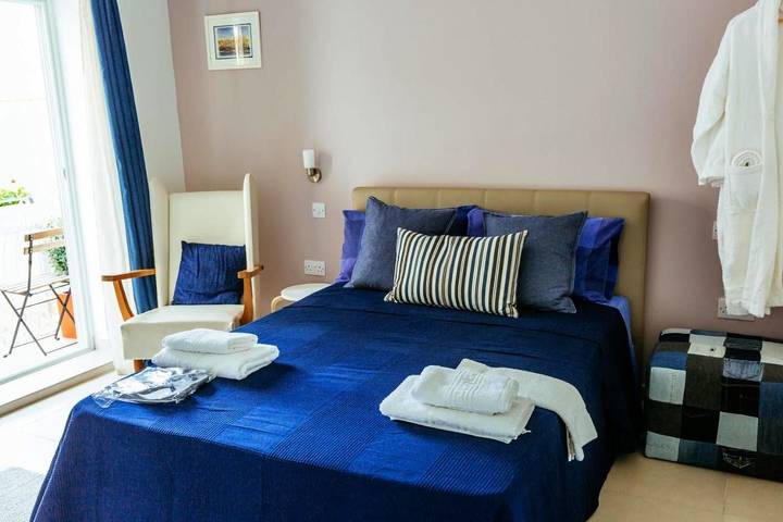 Chambre d’hôte pour 2 personnes, avec vue et terrasse, animaux acceptés