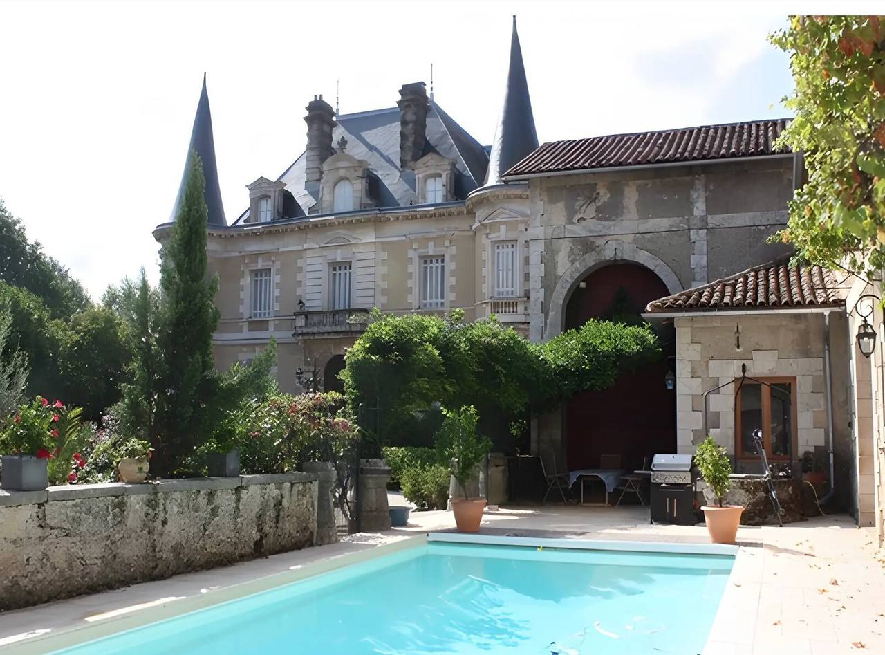 Chambre « Pyrenéés au Château Habas » avec piscine, terrasse partagées et Wi-Fi in Habas, Région de Dax