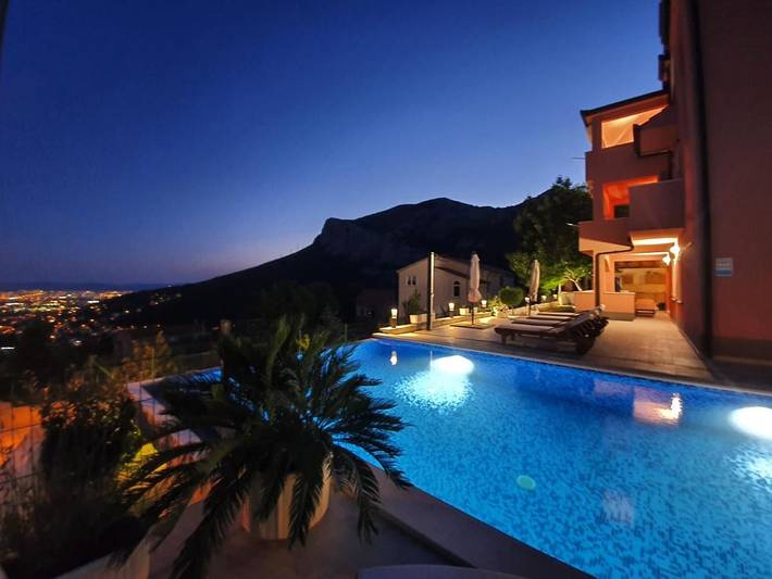 Villa pour 10 personnes, avec piscine ainsi que jardin et vue à Solin - 2
