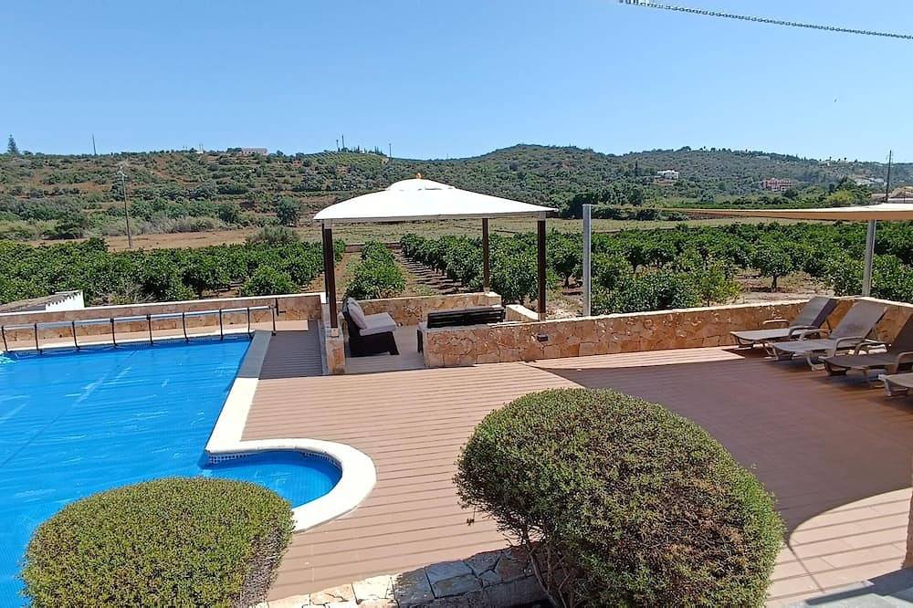 Villa with 3 bedrooms, 3 bathrooms, ac, wifi. Parking. in Silves, Faro Distrikt