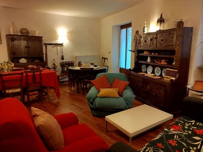 Gîte pour 6 personnes, avec terrasse, animaux acceptés à San Damiano Macra