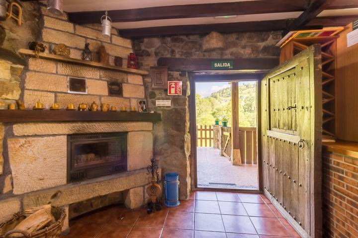 Casa rural 'Lo Miñarro' con vistas a la montaña, terraza privada y Wi-Fi in Soba, Cordillera Cantábrica