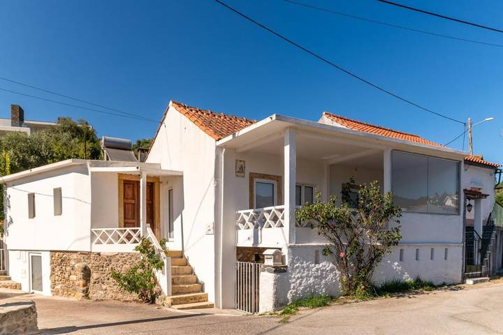 Location de vacances pour 4 personnes, avec Balcon et Terrasse ainsi que Jardin et Vue dans Miranda do Corvo