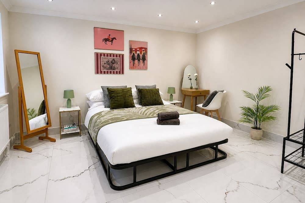 Spacious & Relaxing 4Br House | Excellent transpo. in Luton, Chiltern Hills