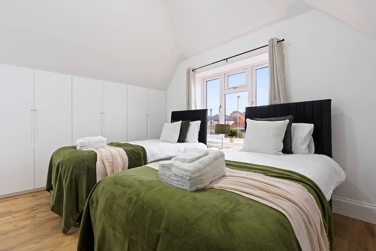 Southampton Getaway | Huge Home + Garden Sleeps 10 in Hampshire