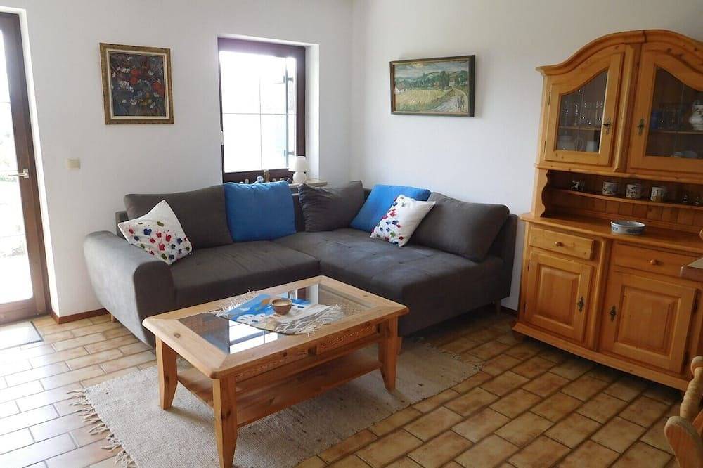 Ganze Wohnung, Ferienwohnung Erdgeschoss mit Bergblick in Rimsting, Chiemsee