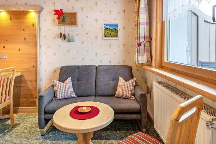 Appartement entier, Haus Schmid – Appartement Buntspecht, balcon sud, lumineux, moderne, Wi-Fi, vue Forêt-Noire in Kappel (Lenzkirch), Lenzkirch