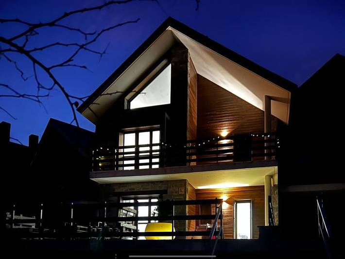 Casa rural con piscina para 6 personas, con vistas además de terraza y jardín en Pirineo Aragonés