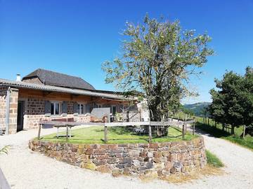 Gîte pour 6 personnes, avec jardin et terrasse à Nauviale