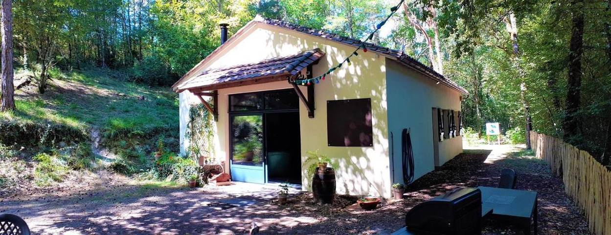 Location de vacances pour 4 personnes, avec jardin ainsi que vue sur le lac et vue, animaux acceptés à Saint-Martin-des-Combes - 2