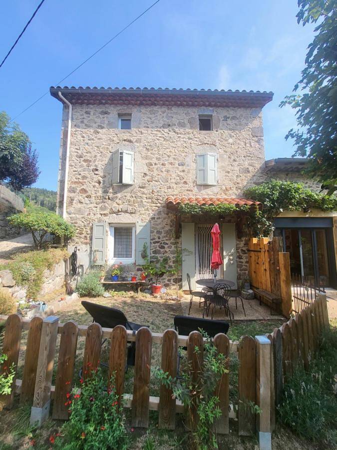 Location de vacances pour 4 personnes, avec Terrasse ainsi que Jardin et Vue dans Vanosc