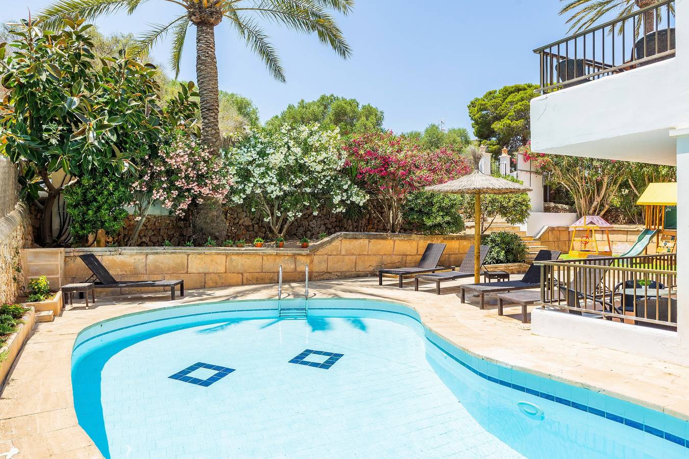 Entire apartment, Apartment "Gran Sol Family 5" with Shared Pool, Wi-Fi, and Air Conditioning (Tourist Tax Included) in Cala Serena, Felanitx