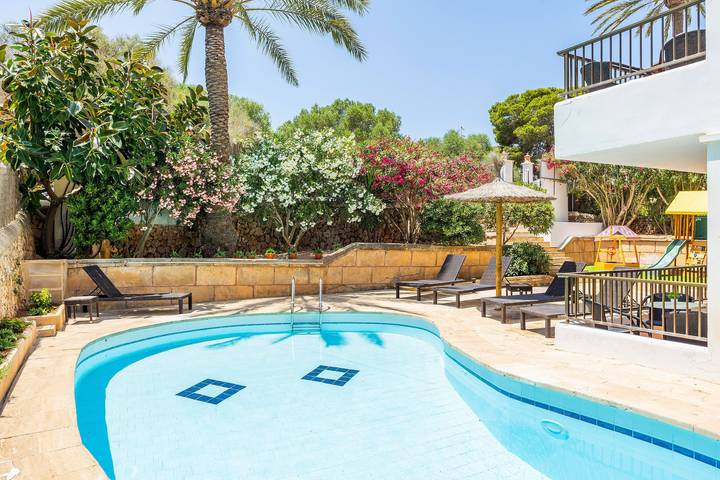 Apartment for 6 people, with garden and balcony in Cala Ferrera