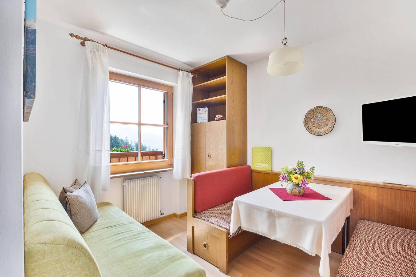 Ganze Wohnung, Ferienwohnung "Gabrielli Anna" mit Bergblick, Wlan, Terrasse & Garten in Truden im Naturpark, Südtirol