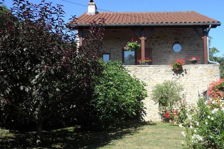 Location de vacances pour 2 personnes, avec Jardin à Château (Mâcon)