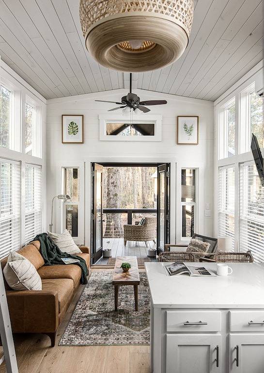 Enjoy the lake & mountain retreat at The Water & Woods Tiny Home in Grundy County