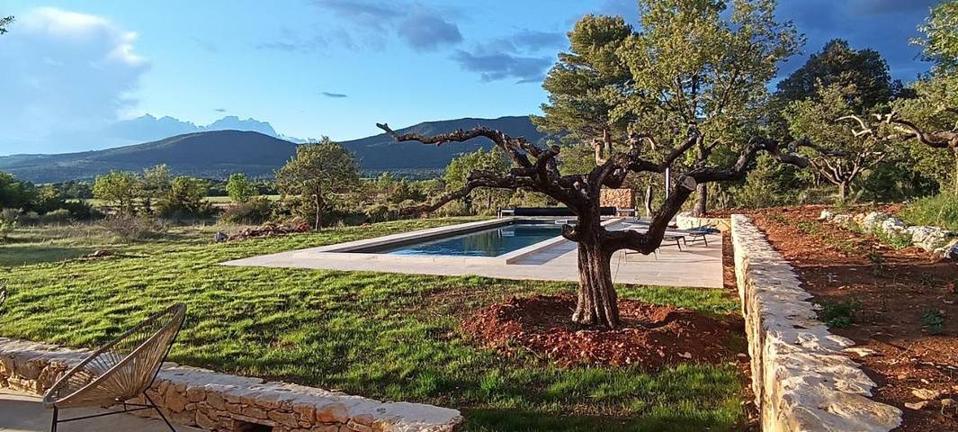 Location de vacances pour 6 personnes, avec vue ainsi que jardin et piscine, animaux acceptés à Ampus - 3