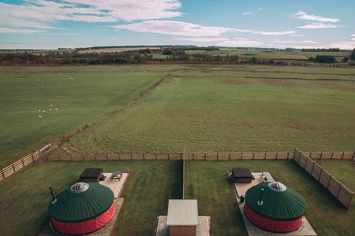 Glamping for 4 people, with hot tub and garden, with pets in Perthshire