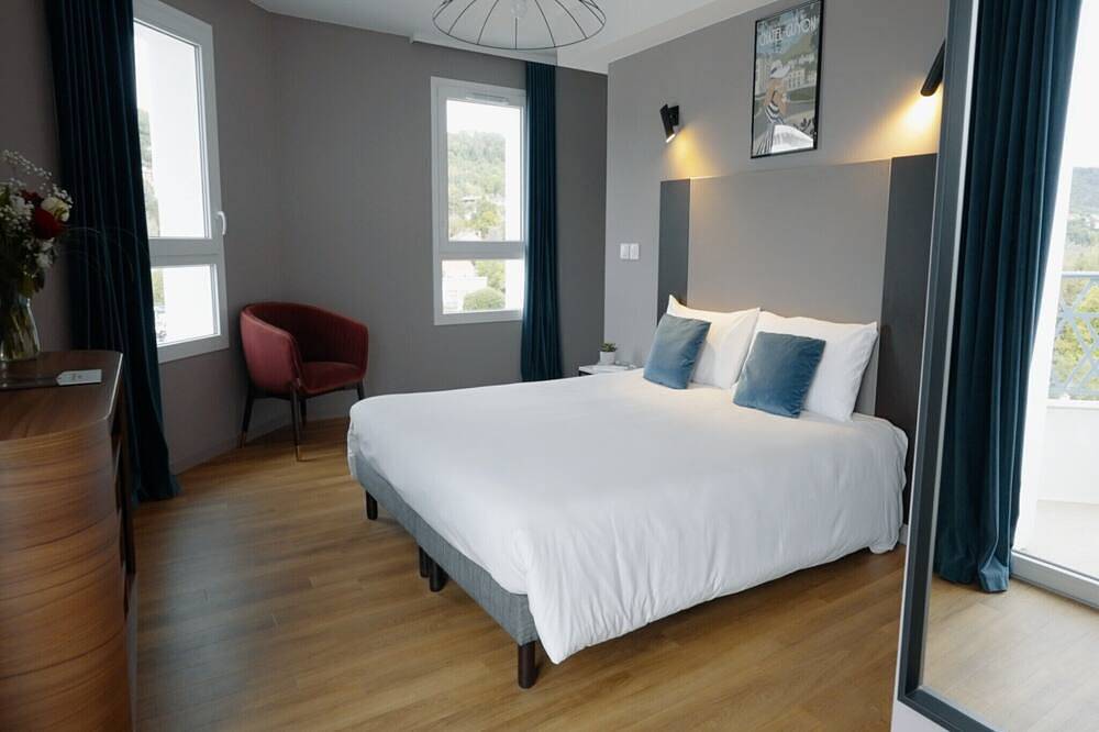 Appartement entier, Suite dans un complexe thermal de premier plan in Châtel-Guyon, Parc naturel régional des Volcans d'Auvergne
