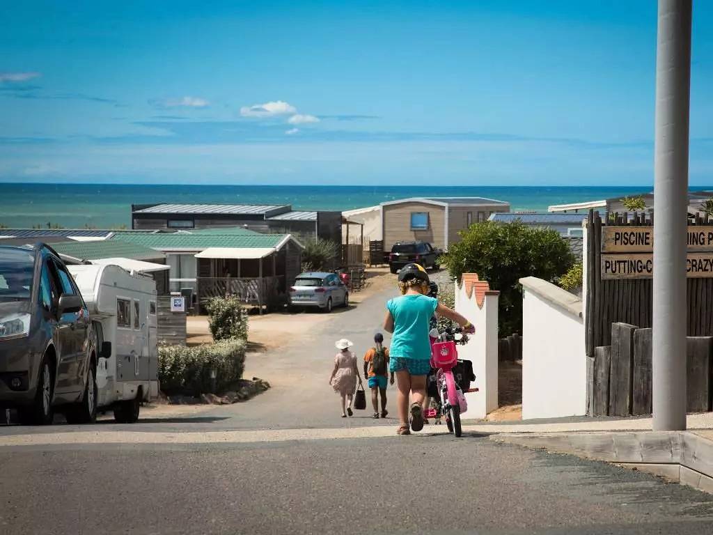 C- Mobil-home Caraïbes 2 chambres 6 personnes in Les Sables-d'Olonne, Vendée