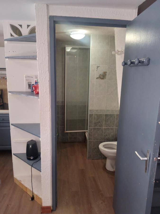 Gîte pour 4 personnes, avec terrasse, animaux acceptés dans Plage de la Madrague (Giens) - 2