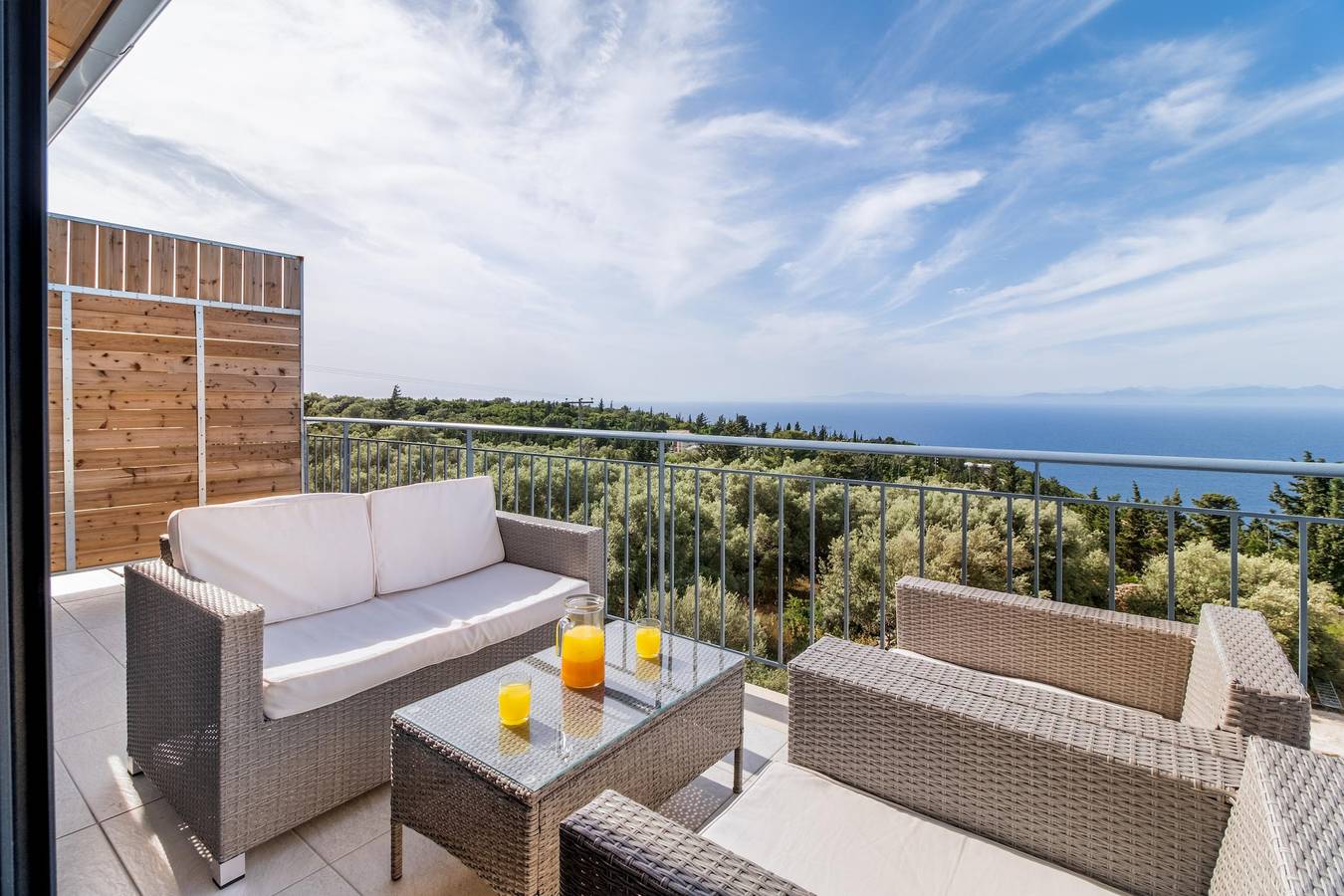 Entire apartment, Apartment Deluxe Suite with Sea View A close to Beach with Shared Pool & Wi-Fi in Greece