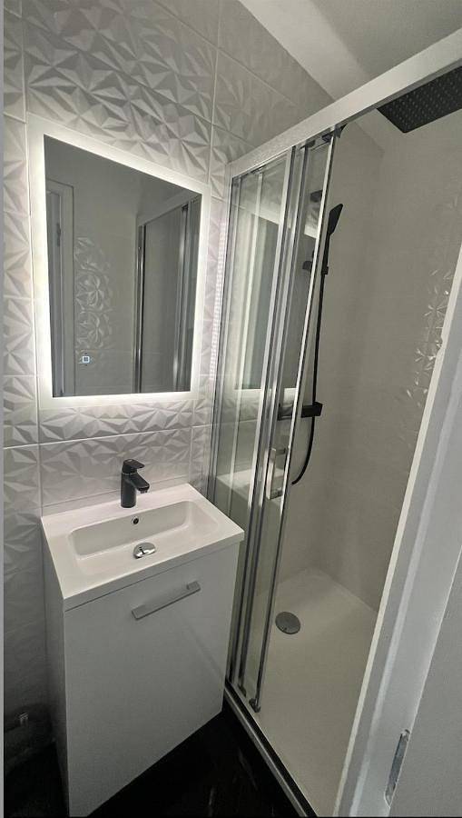 Appartement entier, Appartement F2 meublé - tout équipé - Tv netflix - 4 personnes in Lisieux, Région de Lisieux