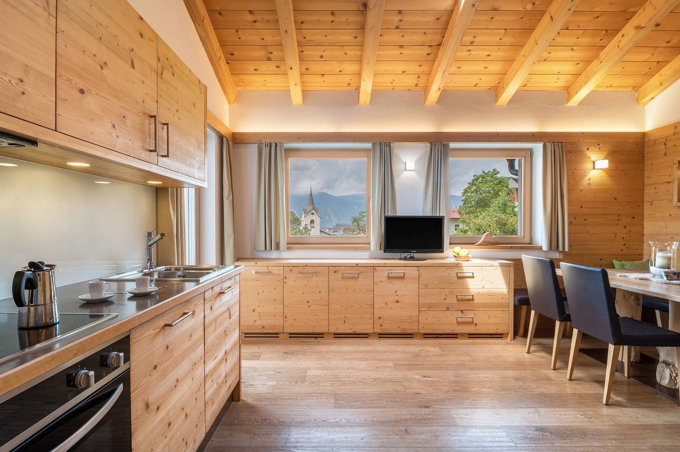 Ganze Wohnung, Ferienwohnung 'Sassun' mit Bergblick, Garten & Wlan in Tschöfas, Lajen
