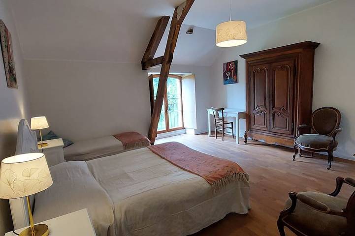 Large, comfortable house in a green setting (sleeps 12) in Bétête, Guéret region