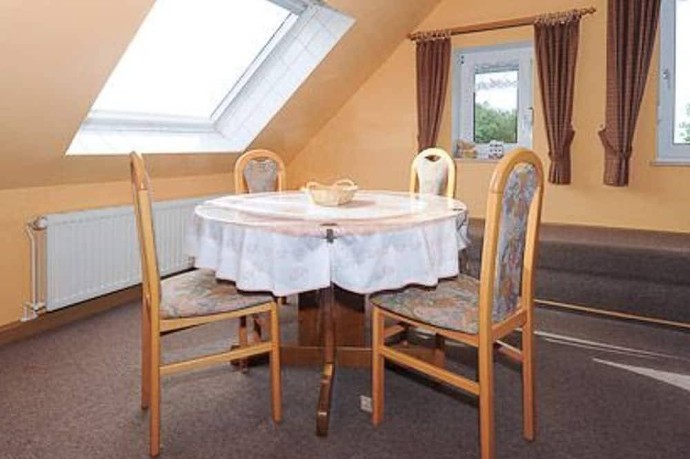 Ganze Wohnung, Ferienwohnung Inselblick - Landhaus Schwanenhof in Ostbense in Ostbense, Neuharlingersiel